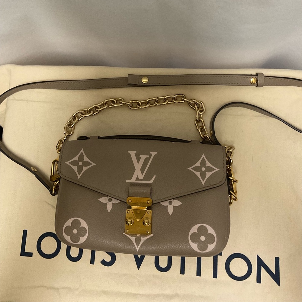 Louis Vuitton Pochette Métis East West